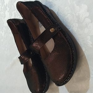 Algeria Women's Shoe Size 38